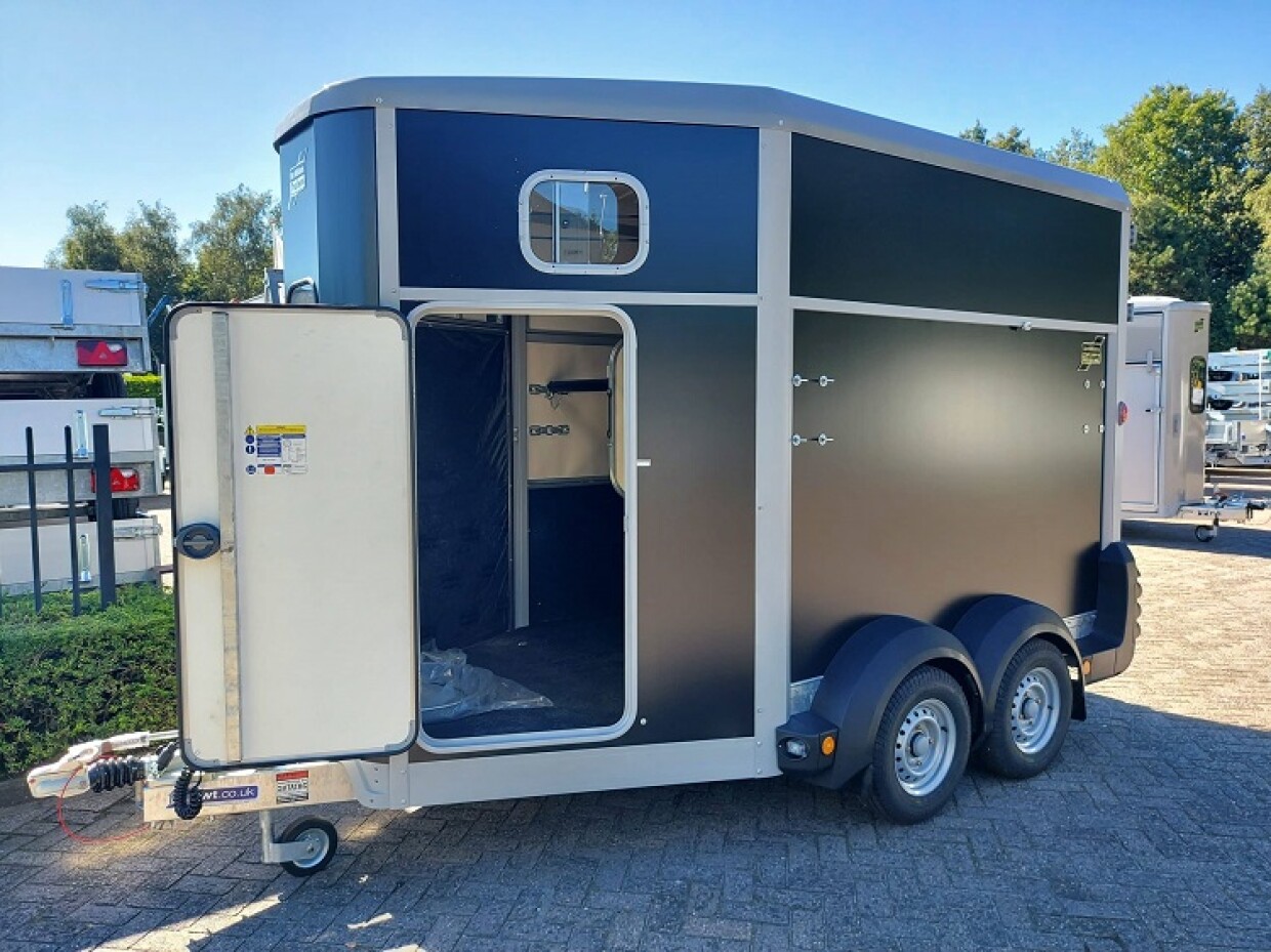 Ifor Williams HB 511 | Zwart | Voorlader