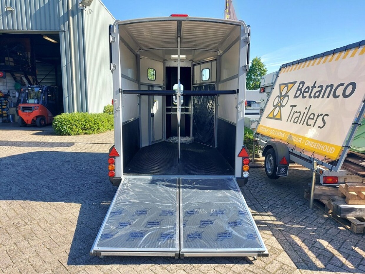 Ifor Williams HB 511 | Zwart | Voorlader | Klep/Deur